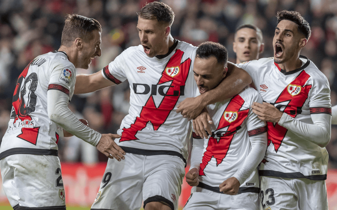 西甲焦点战：巴列卡诺主场迎战巴塞罗那，胜负悬念几何？